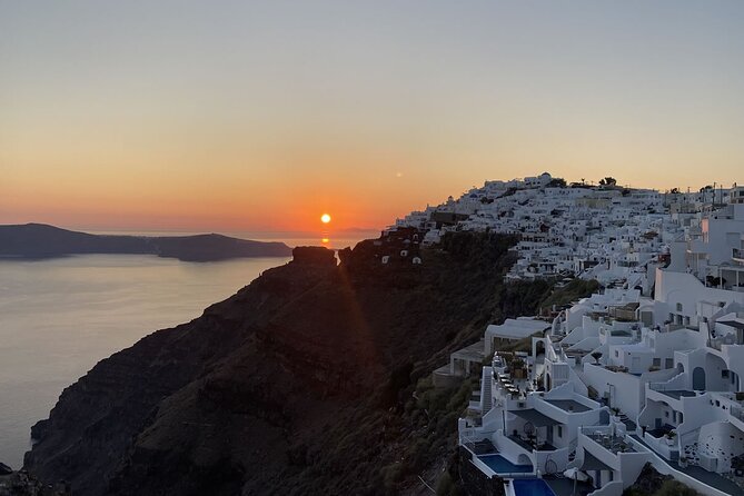 3 hours Panoramic Tour to Oia - Guide explanations: why the tour can feel more meaningful than the photos