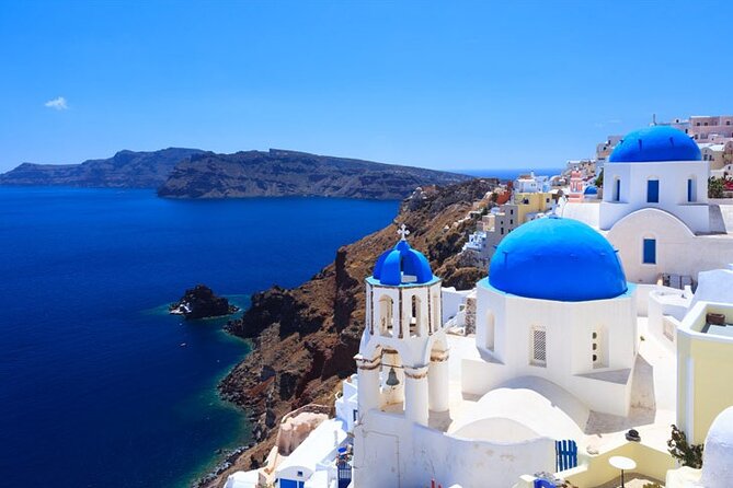 4h private tour of Santorini's sights - Oia’s white-blue streets: the most famous sunset town