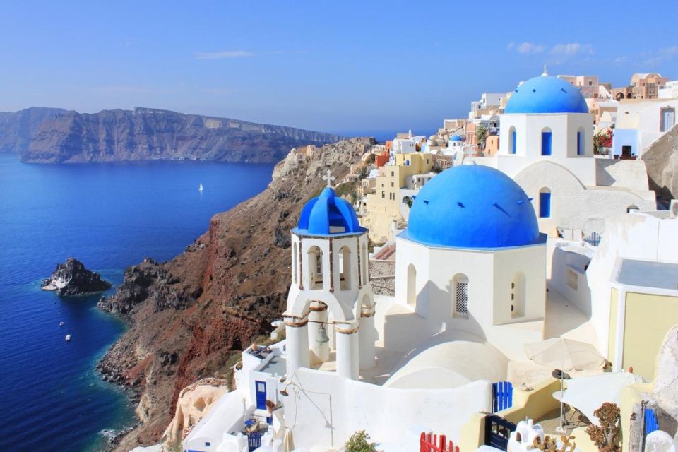 6-h Best of Santorini Sightseeing Guided Tour - Oia and its blue domes: photo stop that’s worth the hype