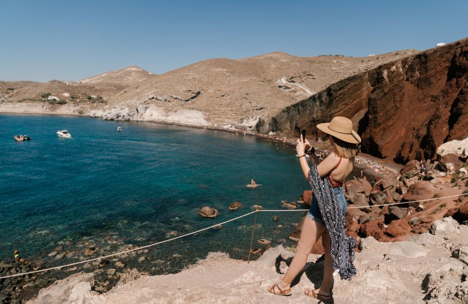 Archaeological Bus Tour To Akrotiri Excavations & Red Beach - Pickup times and getting on the bus without stress