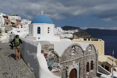 Authentic Santorini: A Self-Guided Audio Tour of Oia - The practical start: where the tour begins and what you’ll need