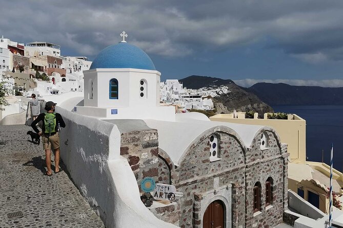 Authentic Santorini: A Self-Guided Audio Tour of Oia - The practical start: where the tour begins and what you’ll need