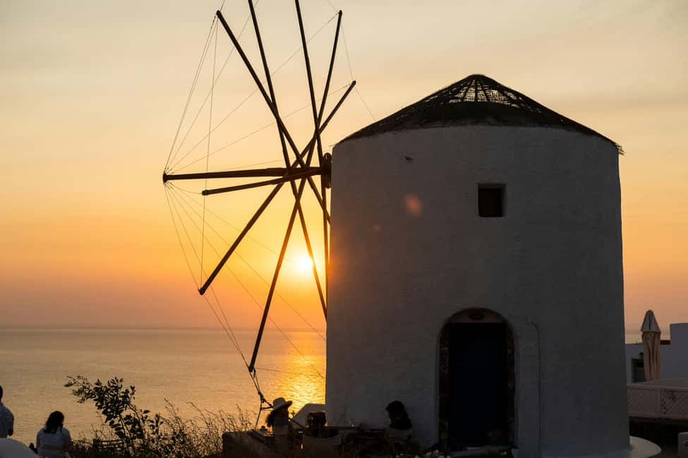Best of Santorini 5-hour Tour for Cruise Ship Travellers - From cruise pickup to first views: getting your bearings in Fira