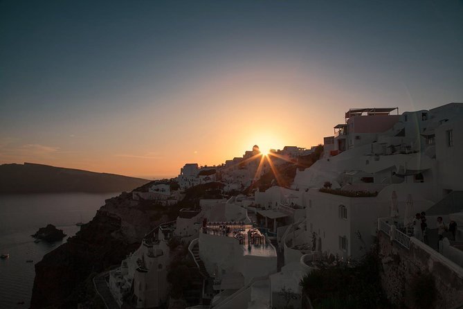 Blue Dome and Oia Sunset Small Group Transfer - The return transfer: leaving Oia without getting stuck