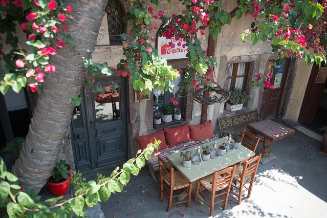 Cooking Class in Traditional cave house in Santorini! - Assyrtiko Wine Served During Prep and Lunch: Why It Adds Value