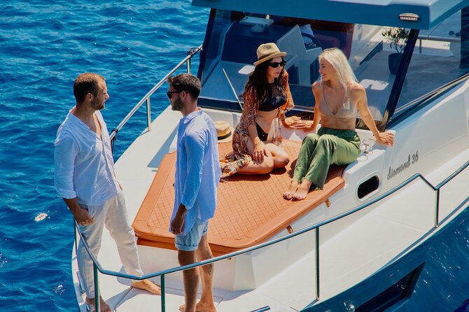 Diamond 36 Private Motor Yacht Caldera Cruise - A Private Diamond 36 Cruise: What You’re Really Paying For