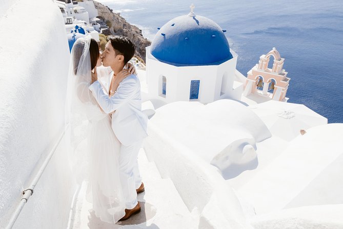 Exclusive Photo Session - 1hour - Golden Hour: morning vs sunset lighting in Santorini