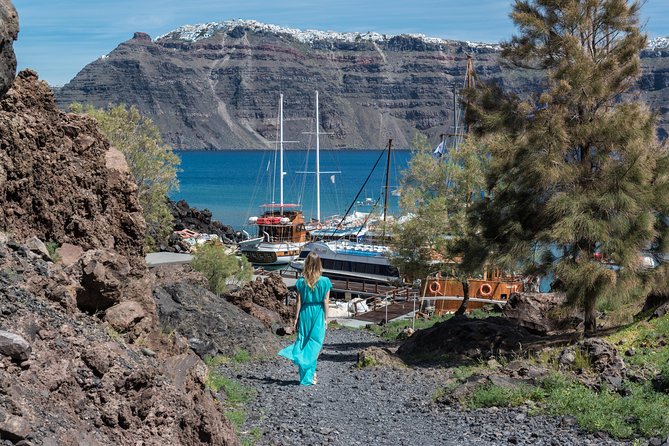 Full Day Boat Tour to Caldera Islands & Sunset in Oia by bus - Guide energy: what you can expect from Ulysses and the team