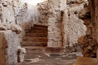 Guided Tour to the Akrotiri Archaeological Site in Santorini - Why a Licensed English Guide Matters at the Ruins