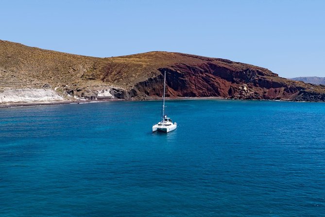 Luxury Caldera Cruise with a rich BBQ meal and drinks! - Small group size (max 18): what changes when it’s not crowded