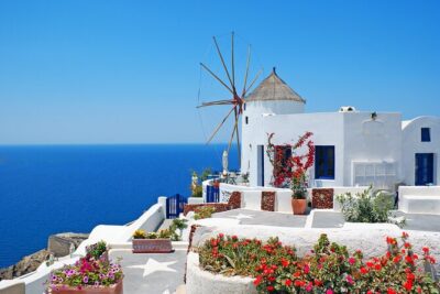 Majestic Santorini: Shore Adventure for the First-Time Cruisers - Getting there: the cable car bottleneck you should plan for