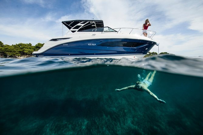 Motor Yacht (2020)Luxury Private Cruise Around Santorini - A 27-foot private yacht means Santorini feels like yours