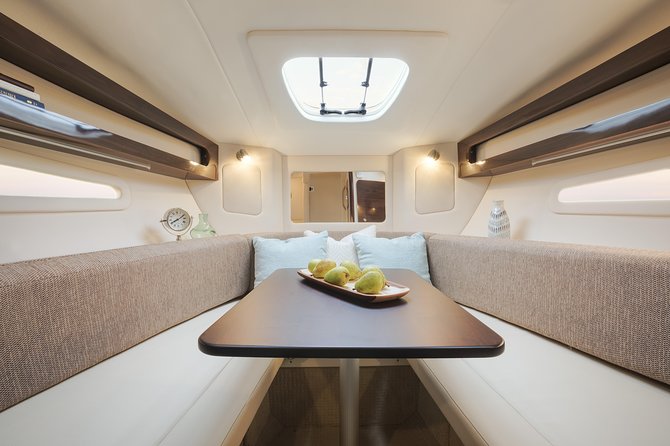 Motor Yacht (2020)Luxury Private Cruise Around Santorini - Thirassia lunch hour: the quiet island break