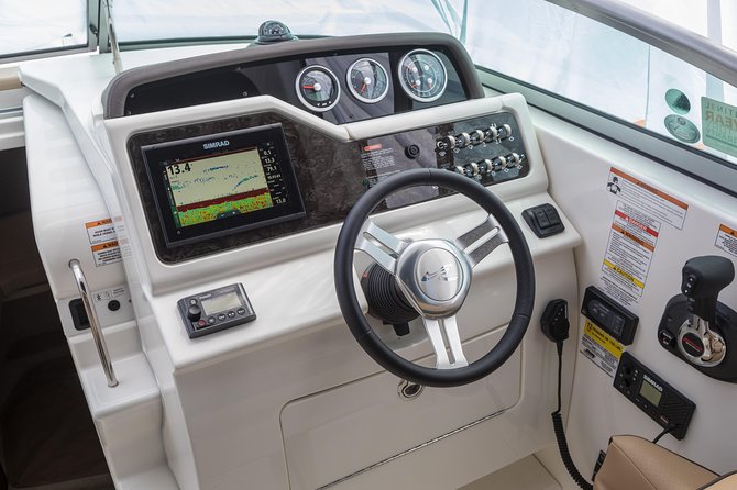 Motor Yacht (2020)Luxury Private Cruise Around Santorini - Ammoudi and the step-and-snorkel vibe toward Oia
