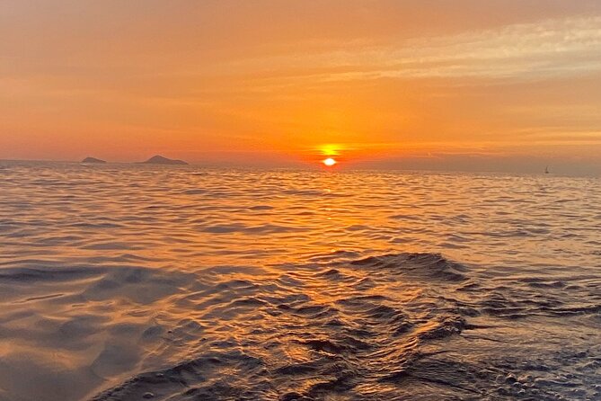 Private all included yacht Tour in Santorini - Oia From the Sea and the Ammoudi Bay Finish