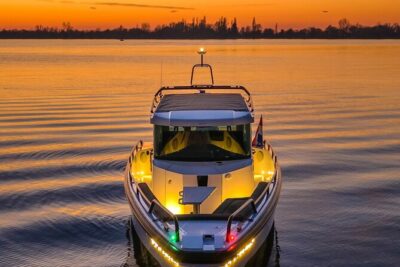 Private Axopar 37 MotorYacht Cruise in Santorini w/ Snack & Drink - How the captain plans the route: cruising + smart stop decisions