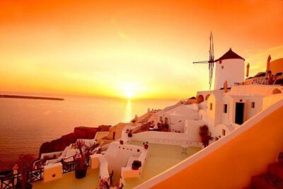 Private Day trip Santorini 4 hours - Pyrgos hilltop town with Venetian-era vibes