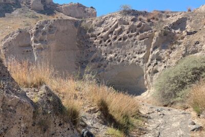 Private Electric Mountain Bike Experience and Tour in Santorini - Faros Market: the local wine and aperitivo start