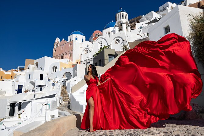 Private Express Flying Dress Photoshoot in Santorini – 30 Minutes - Posing guidance: how you avoid stiff “tourist hands”
