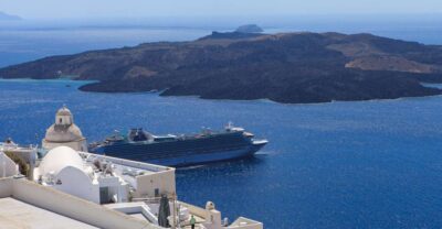 Private Famous Sights Tour with Local Guide in Santorini - Pickup and comfort: private van, bottled water, and easy starts