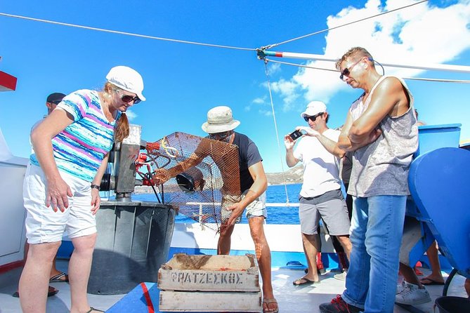 Private Fishing Tour - Morning (transportation included) - Food and drinks: eating what the crew brings up