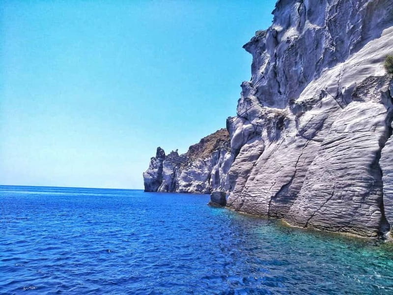 Private, fully customizable cruise in Santorini's caldera - What Makes This 8-Meter Private RIB Boat Work So Well