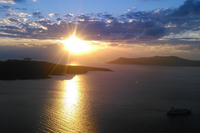 Private Half Day Guided Tour Visit to Santorini - Red Beach and Perissa’s black sand: volcanic color in two quick hits
