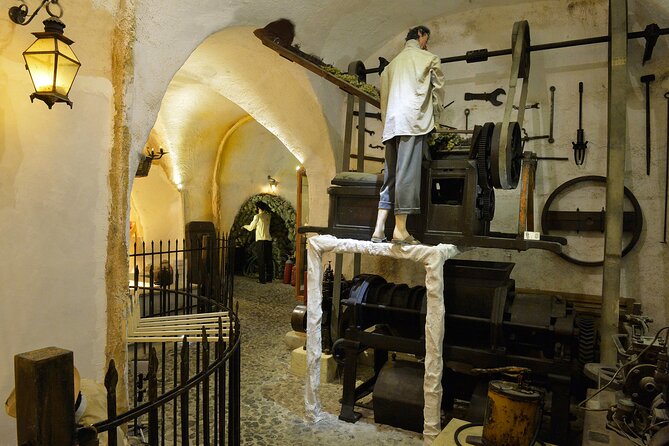 Private Half Day Tour with Wine Tasting in Santorini - A private 5-hour Santorini day that actually feels doable