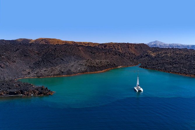 Private Luxury Caldera Cruise with a rich BBQ meal and Open Bar! - BBQ lunch and open bar: what the included meal really changes
