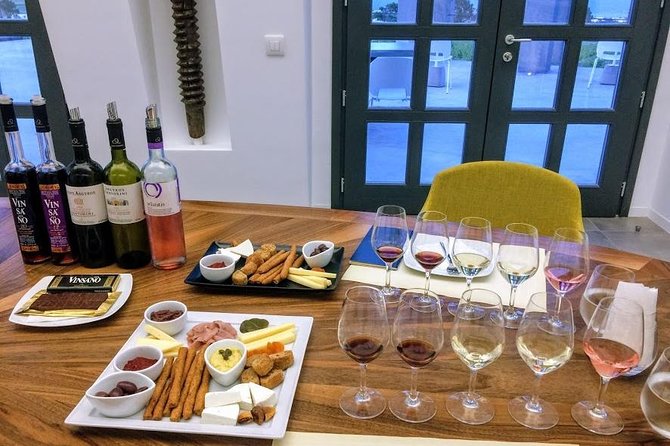Private Santorini History and Wine Tasting 5-Hour Tour - Why this Santorini mix of ruins and wine works