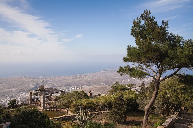 Private Tour: Discover South of Santorini - Akrotiri: the archaeological stop that gives the south its backbone