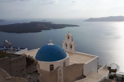 Private transfers in Santorini Greece - How pickup really works: no fixed points, just a plan