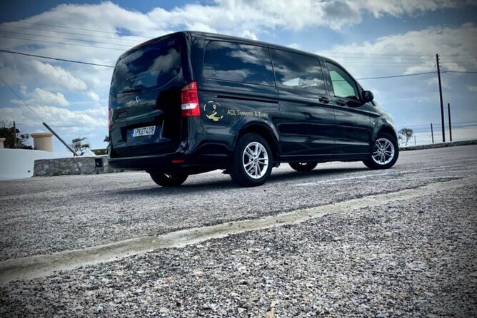 Private Transportation from Airport to Oia - What you actually get in the van: air-conditioning and Wi‑Fi