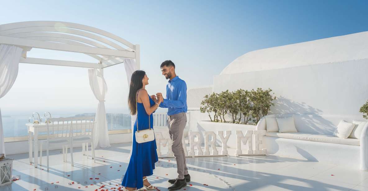 Proposal Photoshoot Santorini - Meeting in the center of Oia and keeping your day easy