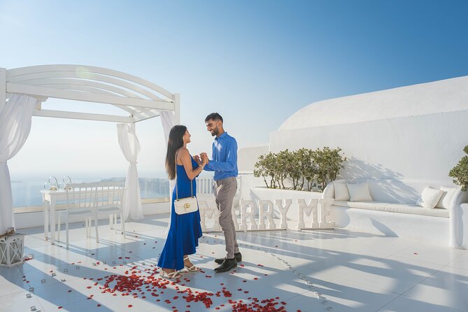 Proposal Photoshoot Santorini - Where the magic comes from: rose petals, posing, and real direction