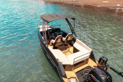 Rent a SpeedBoat in Santorini with License or Skippered - Choosing Between Driving Yourself and Hiring a Skipper