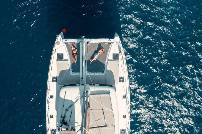 Romantic Sunset Catamaran Caldera Cruise incl. Meal & Drinks - Sunset in Oia and the onboard dinner rhythm