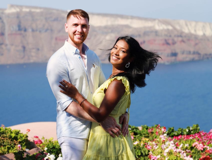 Santorini: 40-Minute Oia Photoshoot - What makes the photos feel special: guidance you can follow