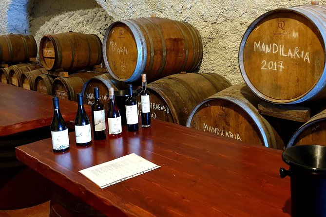 Santorini: 4hrs Small Group Wine Tasting Tour with Local Bites - The 4-hour Santorini wine circuit that stays actually doable