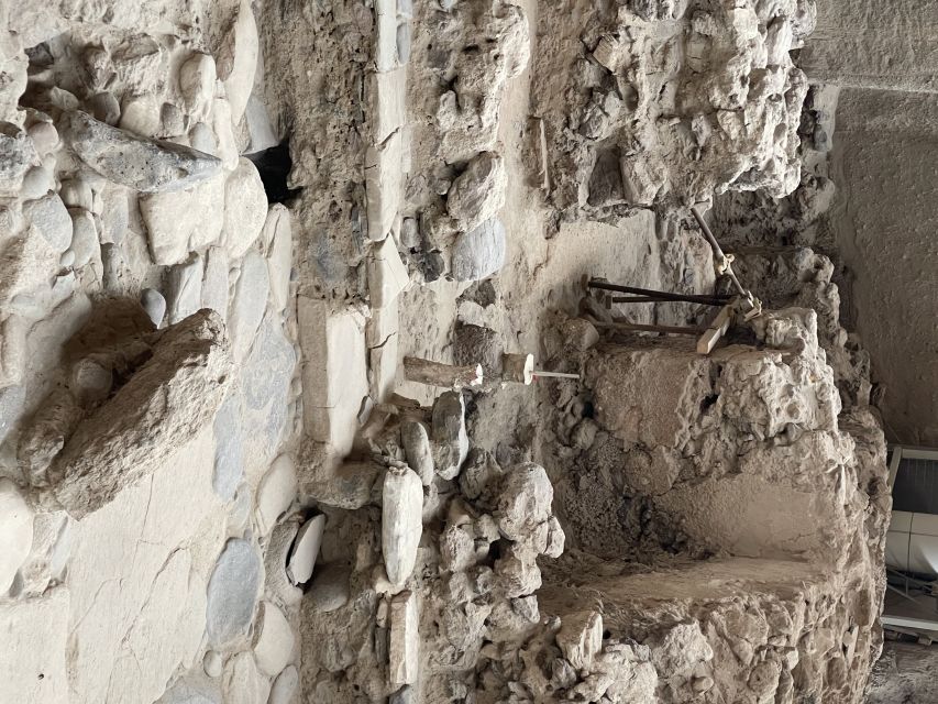 Santorini: Akrotiri Private Guided Tour with Hotel Pick-Up - Key things to know before you go