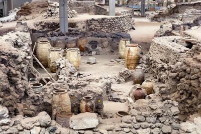 Santorini , Akrotiri tour by a licensed guide - Why a licensed guide changes the whole experience
