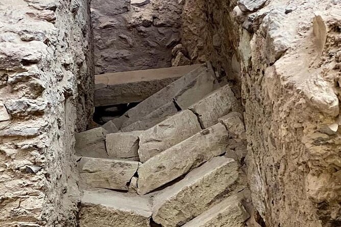 Santorini , Akrotiri tour by a licensed guide - Kitchen, toilets, and the drainage system you’ll actually notice