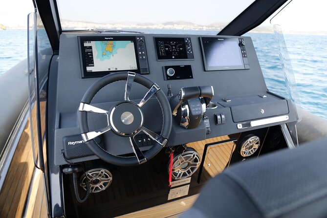 Santorini Caldera: Private Cruise with Speed Boat & Open Bar - Hotel pickup and the private feel (with real timing questions)