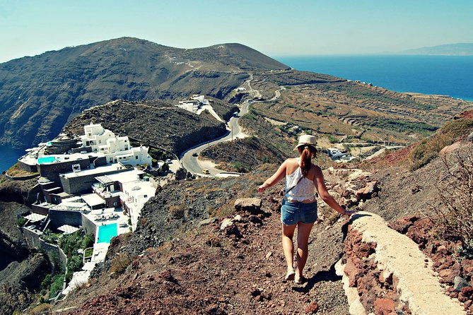 Santorini Caldera Walk Hiking Experience Fira-Oia - Your Guide: Why the Right Person Changes the Walk