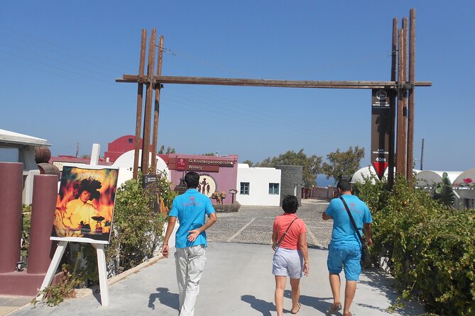 Santorini car tour with a local - Oia’s one-hour rhythm: views, streets, and smart shopping time