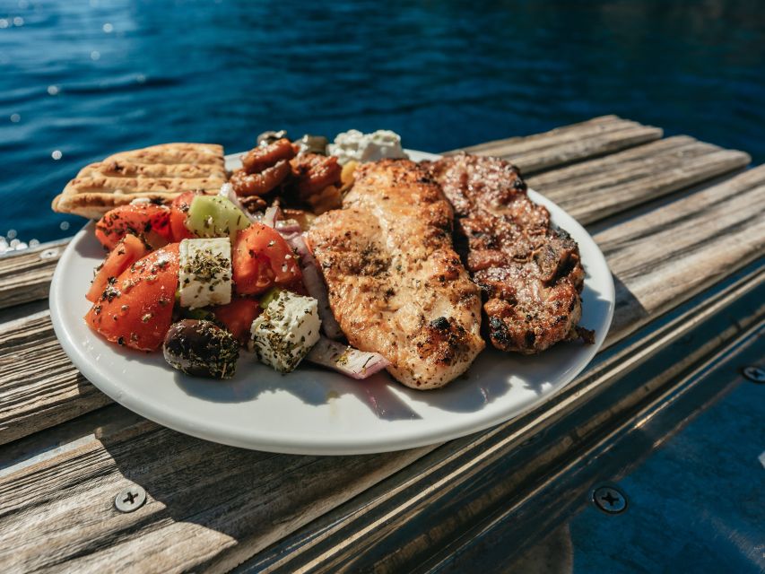 Santorini: Catamaran Caldera Cruise with Meal and Drinks - Why a Santorini Caldera Cruise From Ammoudi Makes Sense