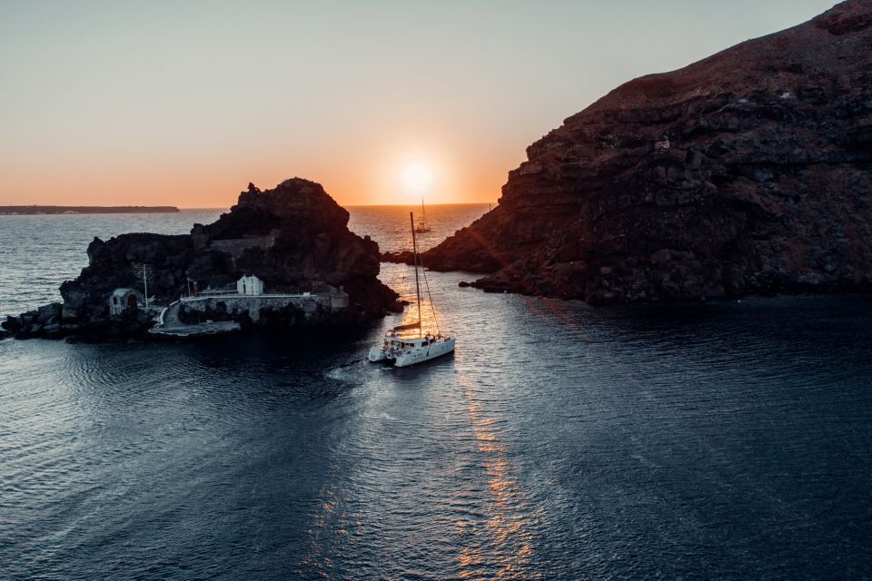 Santorini: Catamaran Caldera Cruise with Meal and Drinks - What’s on the menu: appetizers, BBQ, dessert, and local wine