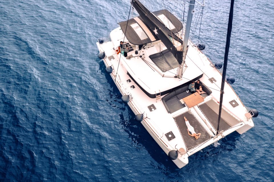 Santorini: Catamaran Cruise with Lunch, Drinks, & Oia Visit - A half-day catamaran loop you’ll actually enjoy