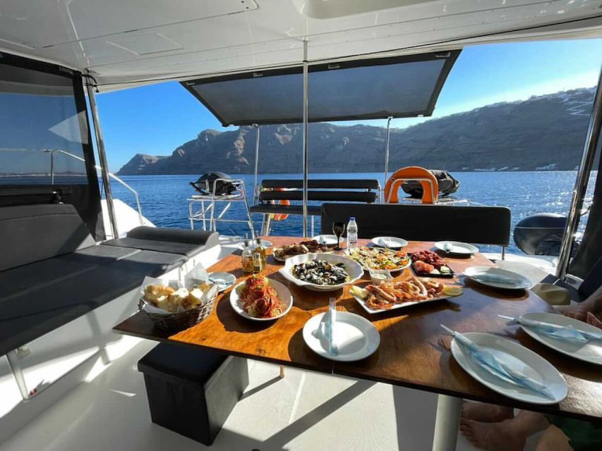 Santorini: Catamaran Cruise with Meal & Open Bar - The 5-hour plan that works in Santorini time