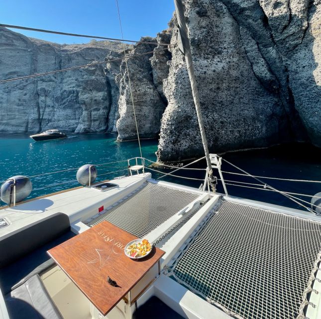 Santorini Catamaran Cruise with Swimming, Meal and Open Bar - Thirassia island for BBQ and snorkeling: the heart of the 5 hours